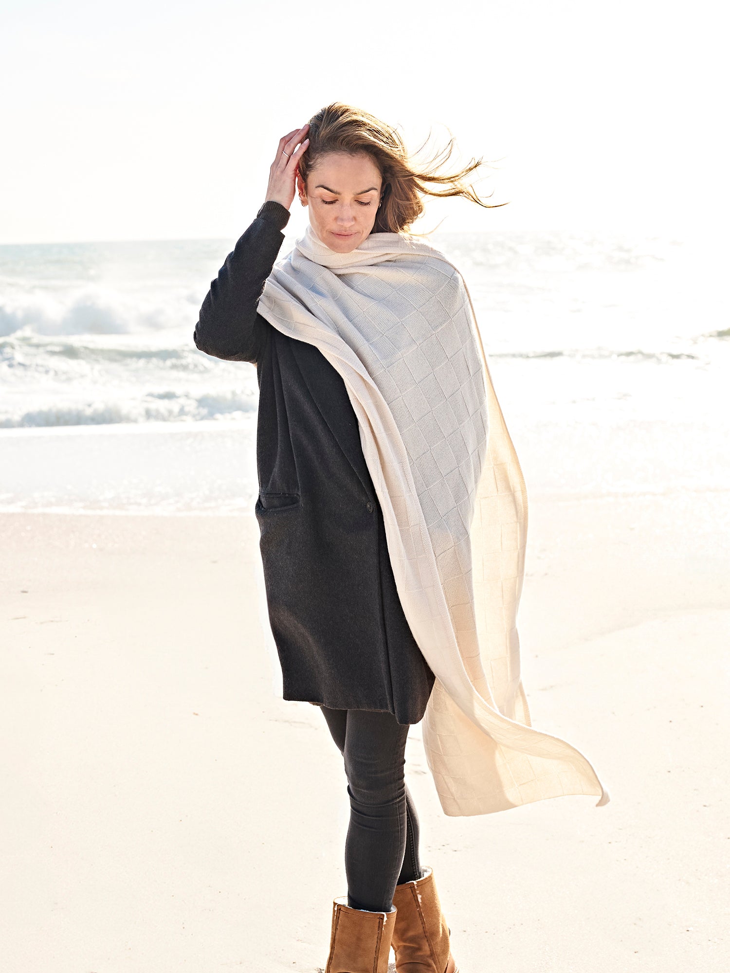 BOGOTA Cashmere-Schal in Creme als zeitloser Begleiter für Alltag und Reisen#Farbe_creme
