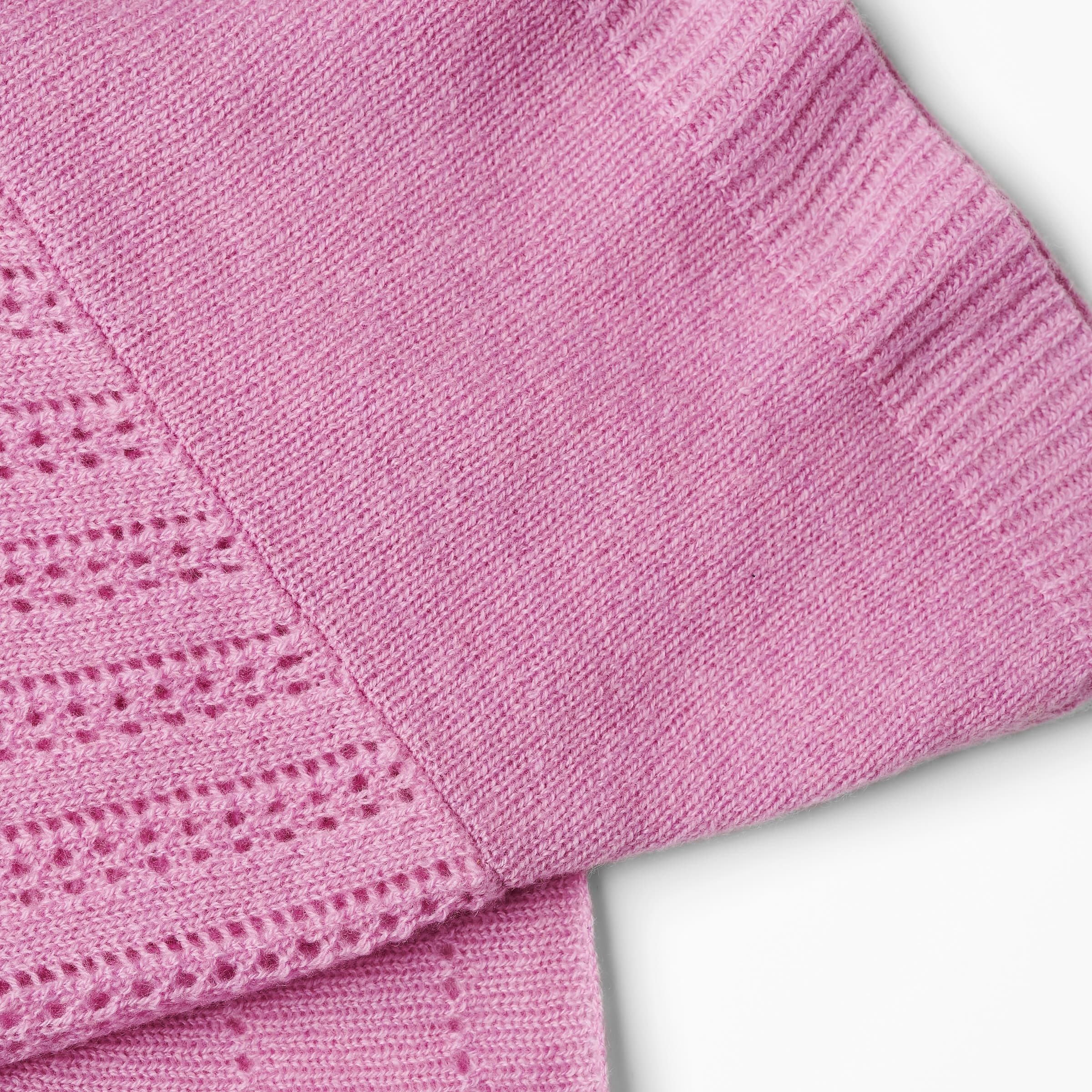 Stilllife des rosa IBIZA Dreiecksschals mit feiner Kaschmirstruktur#Farbe_rosa