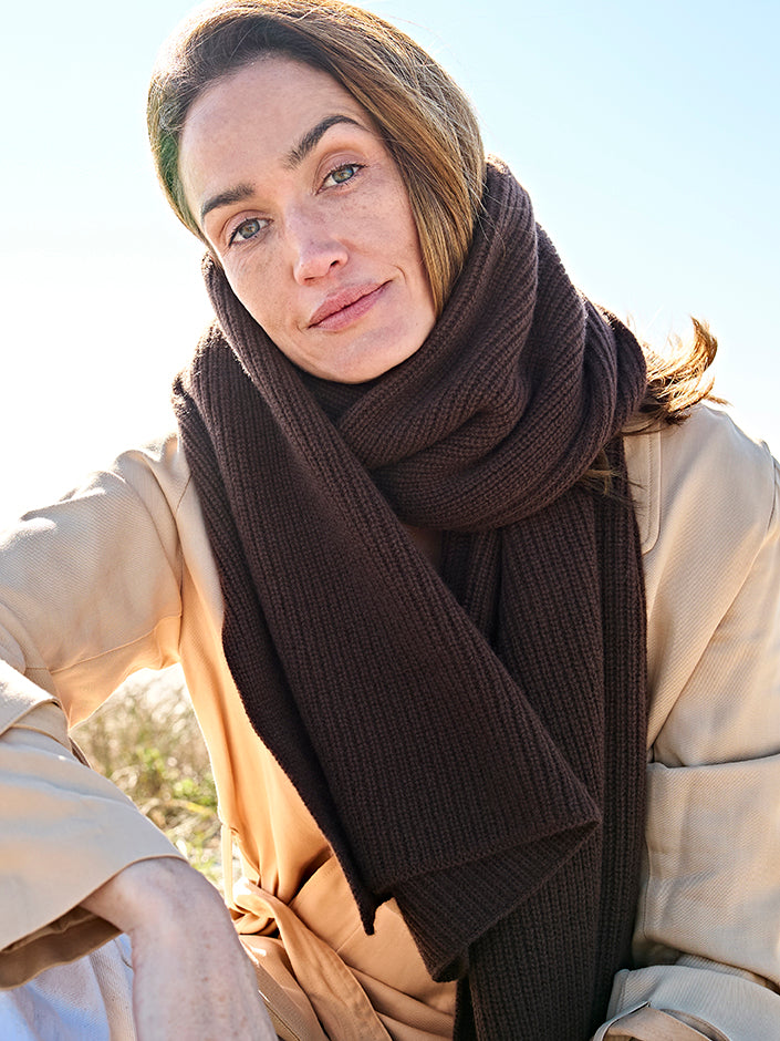 Kopenhagen Kaschmirschal Damen dunkelbraun – 100% Kaschmir | EMAAL CASHMERE#Farbe_dunkelbraun