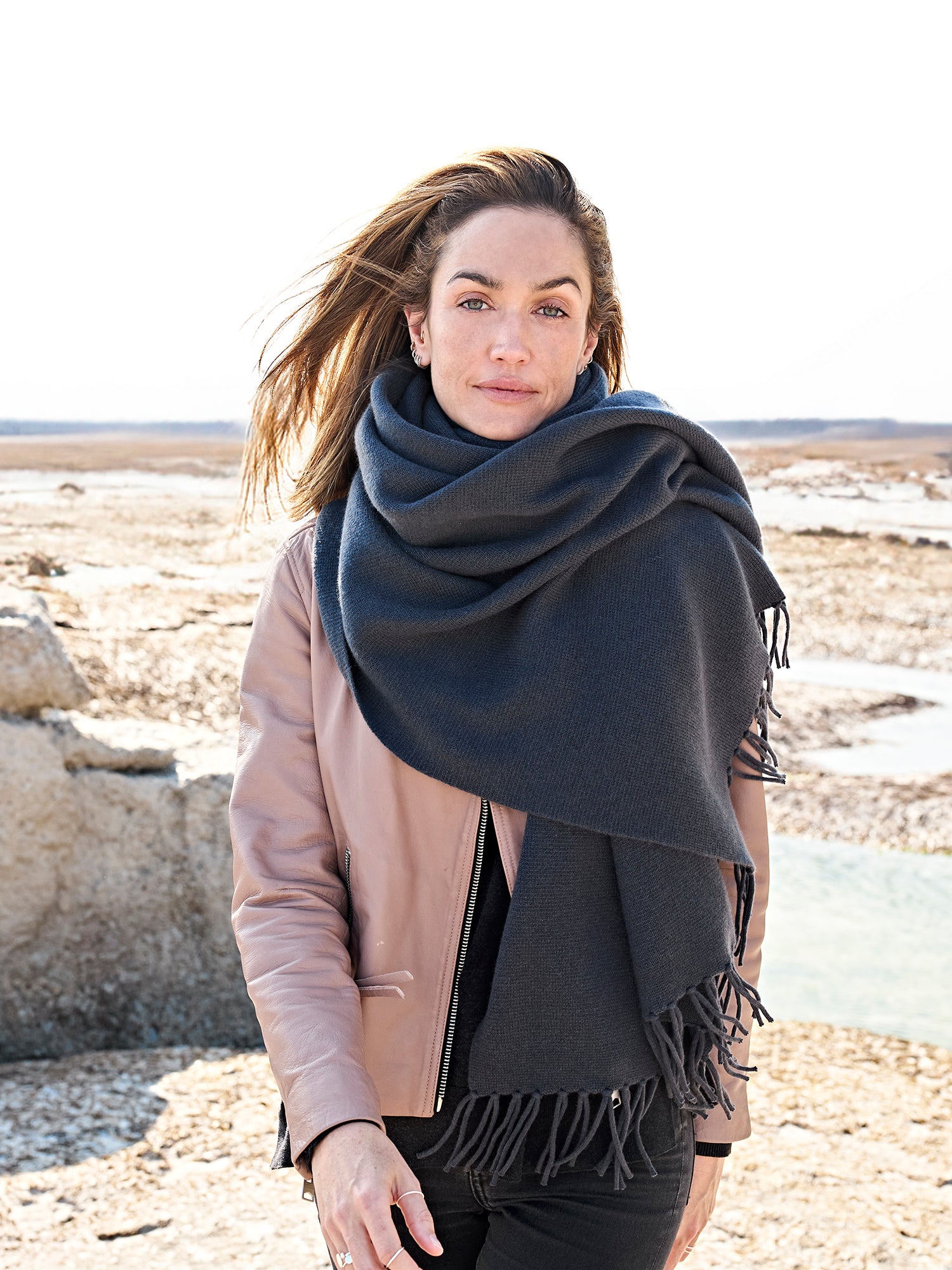 Lissabon Kaschmirschal Damen dunkelgrau – 100% Kaschmir | EMAAL CASHMERE#Farbe_dunkelgrau