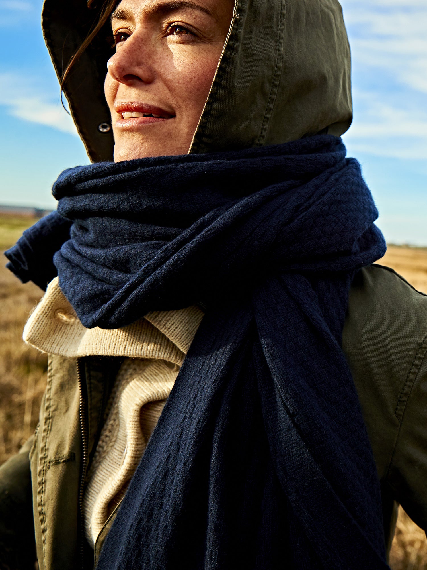 SYLT Schal in Nachtblau – zeitloser Cashmere-Begleiter für kühle Wege#Farbe_dunkelblau
