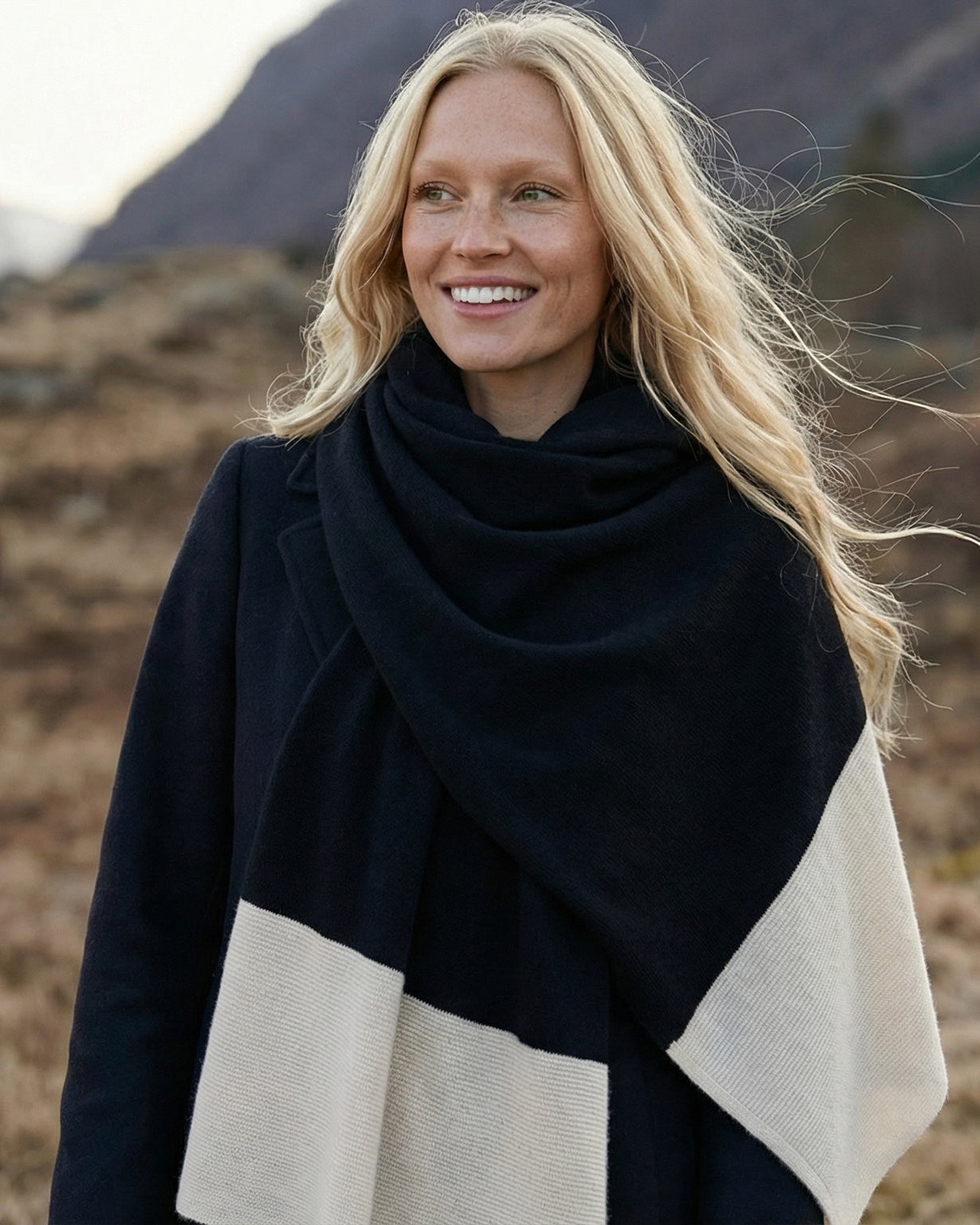 Tokio Kaschmirschal Damen schwarz/weiss – 100% Kaschmir | EMAAL CASHMERE#Farbe_schwarz/weiss