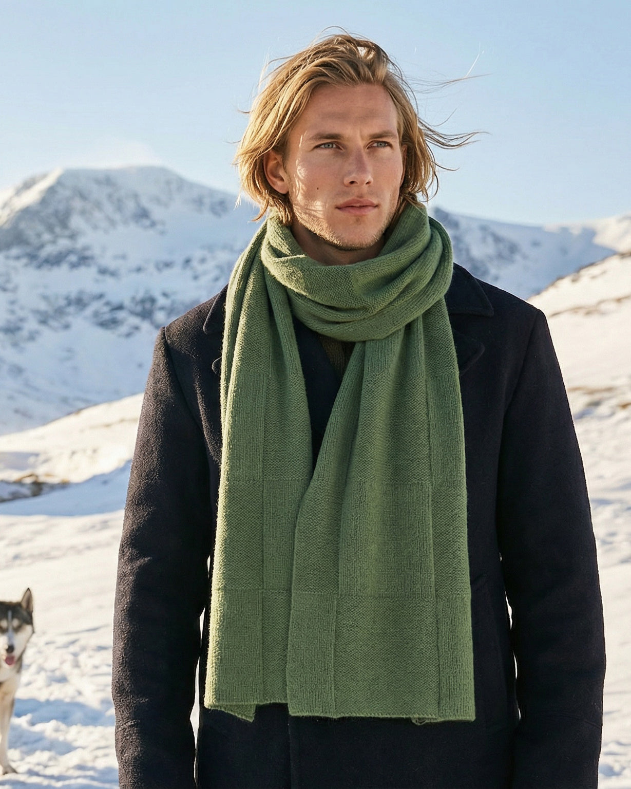 Dunkelgrüner BERLIN Herrenschal von EMAAL CASHMERE mit tiefer Naturfarbe#Farbe_dunkelgrün