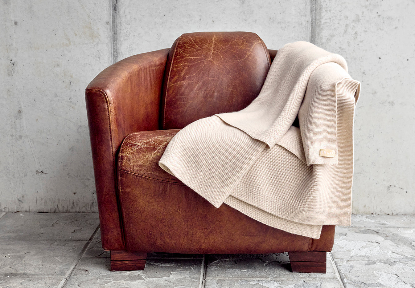 Luxuriöse Kaschmirdecke – weich, warm und zeitlos elegant | EMAAL CASHMERE