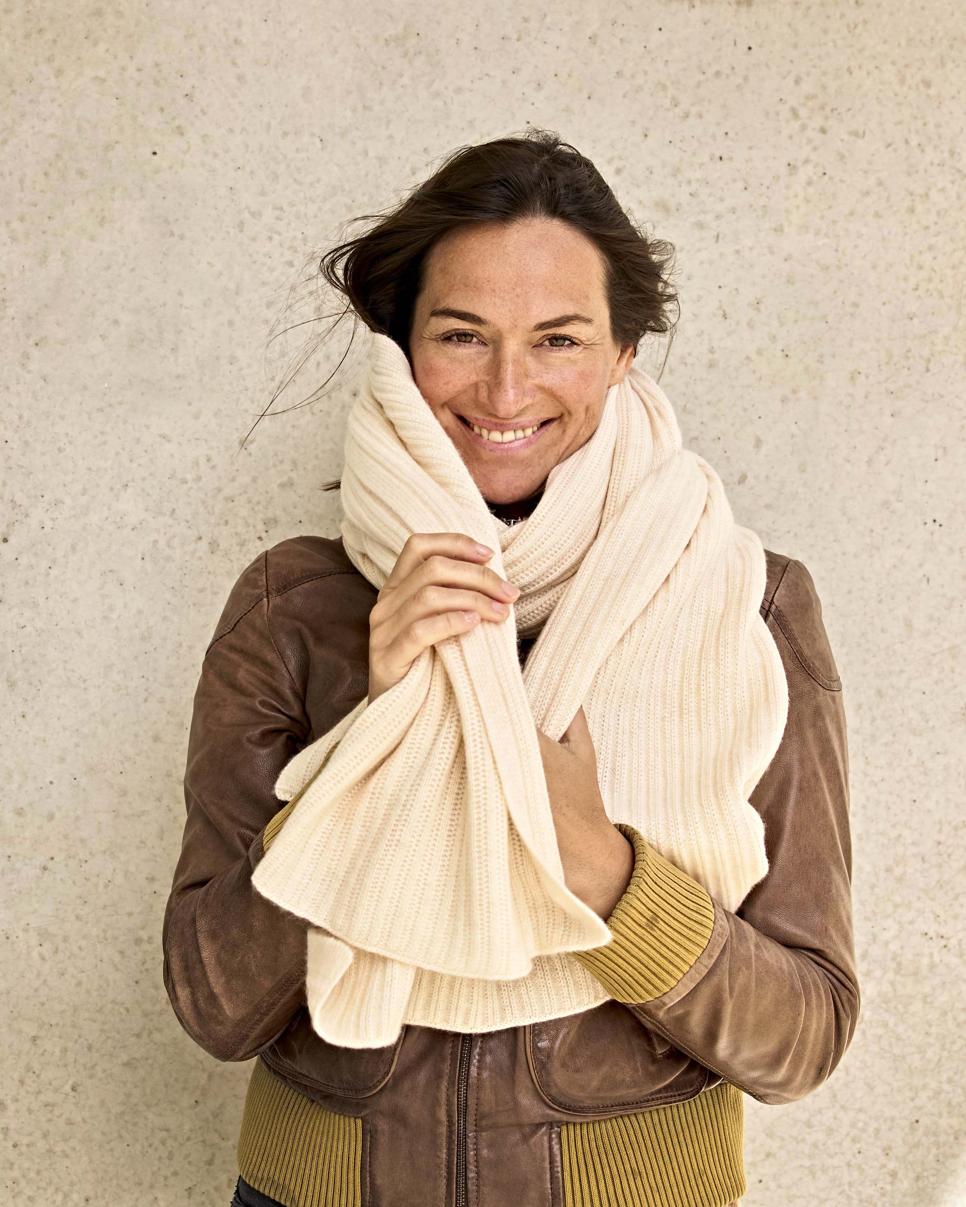 LIMA Cashmere-Schal in Creme als ruhiges Accessoire für Reise und Alltag#Farbe_creme