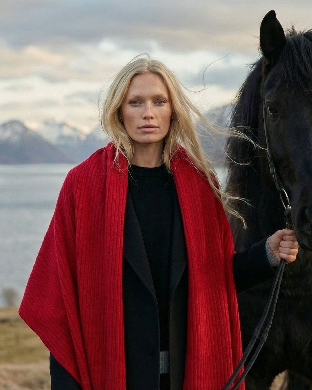 Roter LIMA Kaschmirschal von EMAAL CASHMERE mit weicher Struktur#Farbe_rot