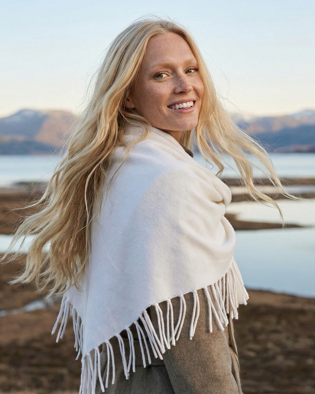 Los Angeles Kaschmirdreieck Damen weiss – 100% Kaschmir | EMAAL CASHMERE#Farbe_weiss