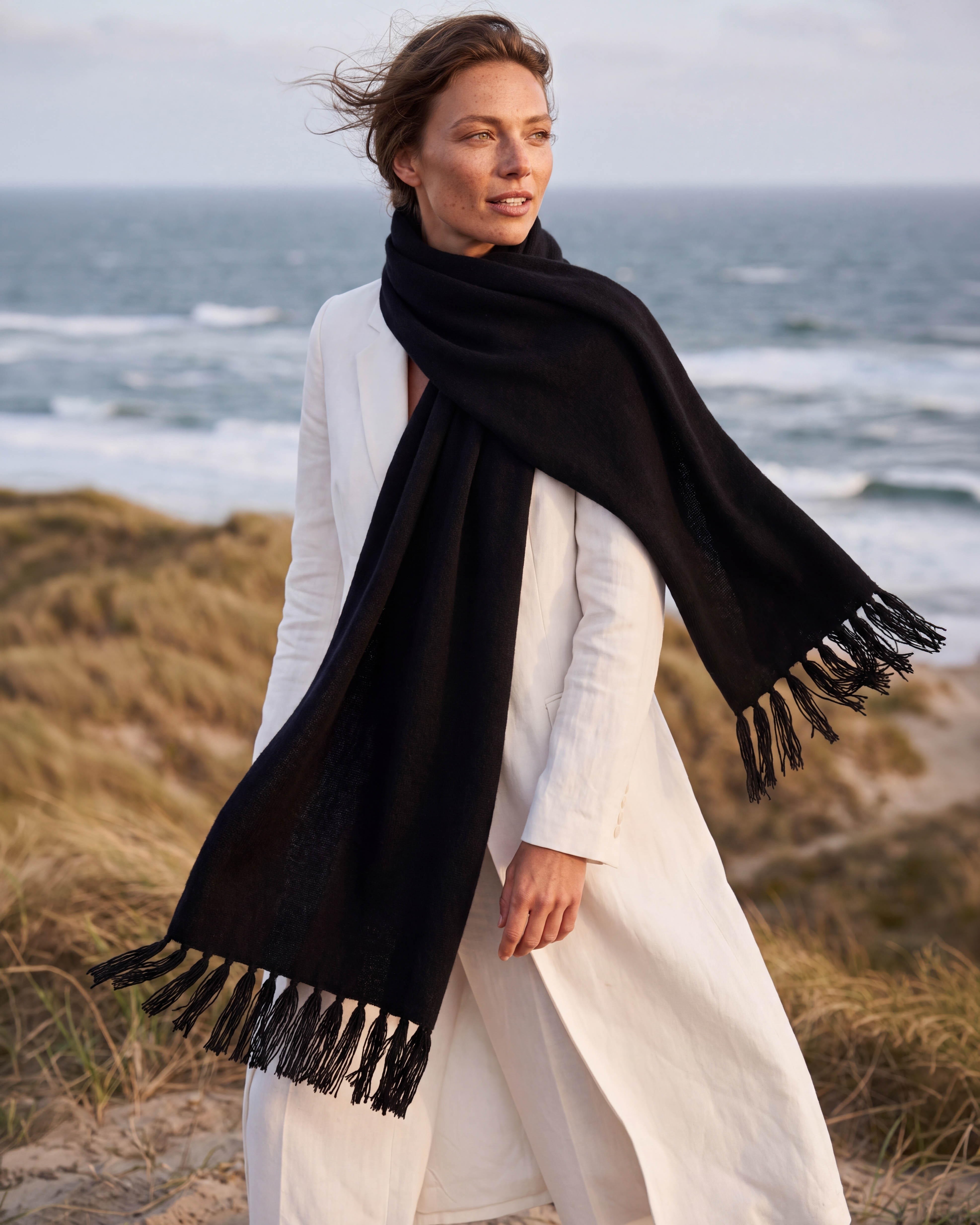 MILANO Schal aus 100% Kaschmir – zeitloses Accessoire von EMAAL CASHMERE#Farbe_Schwarz