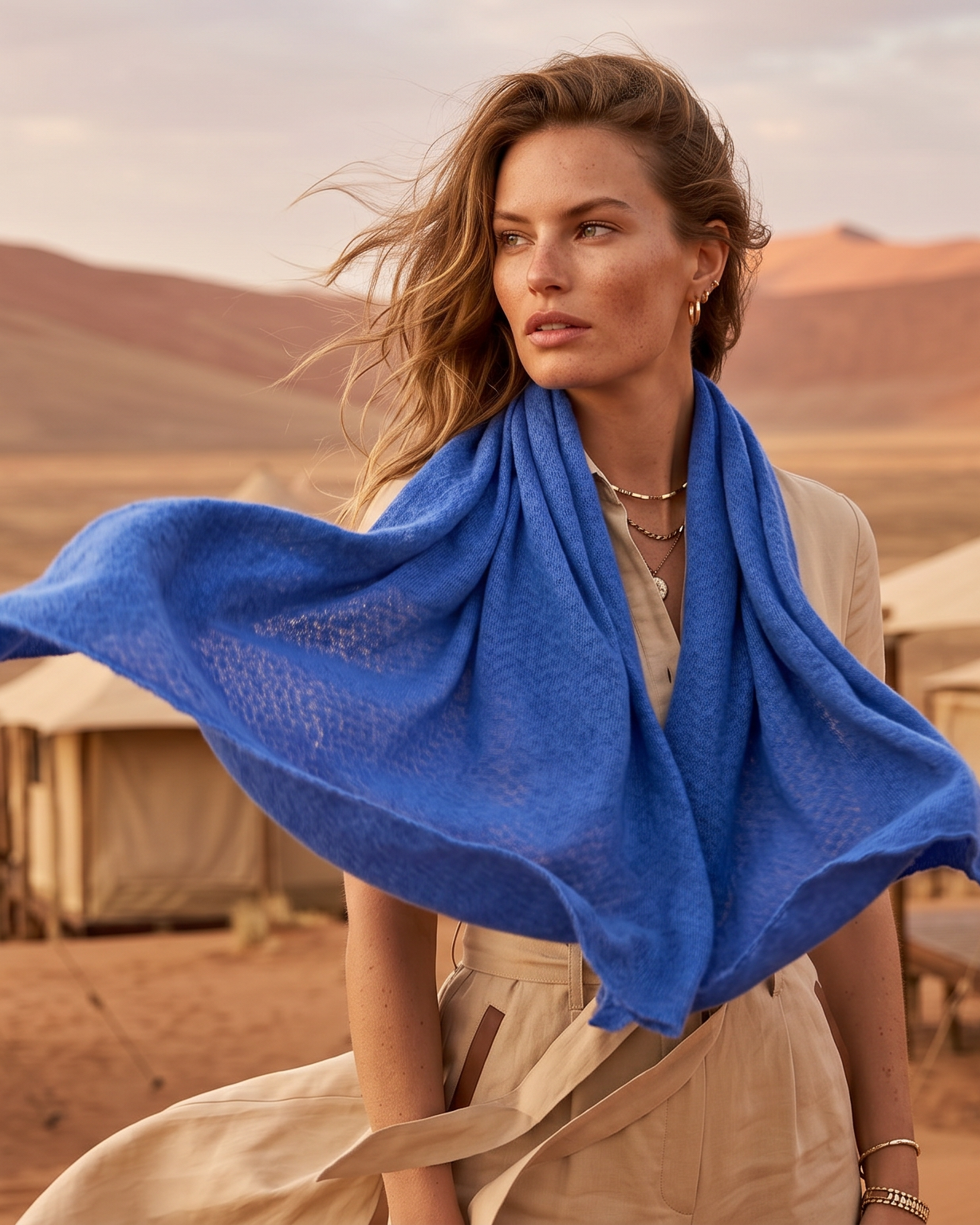 Blauer NAMIBIA Schal von EMAAL CASHMERE mit ruhiger Reise-Eleganz#Farbe_blau