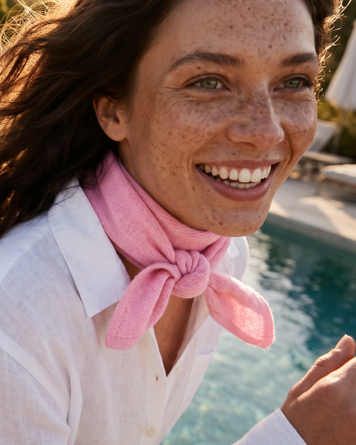 Frau im Sommer Kaschmirdreieck Rosa#Farbe_Hellrosa