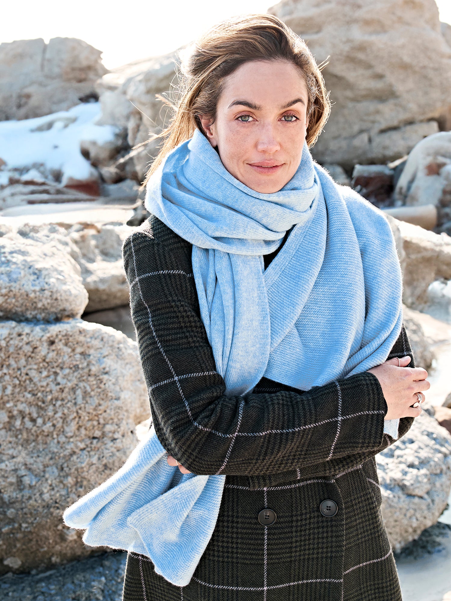 Hellblauer OSLO Damenschal von EMAAL CASHMERE in klarer Küstenluft#Farbe_hellblau