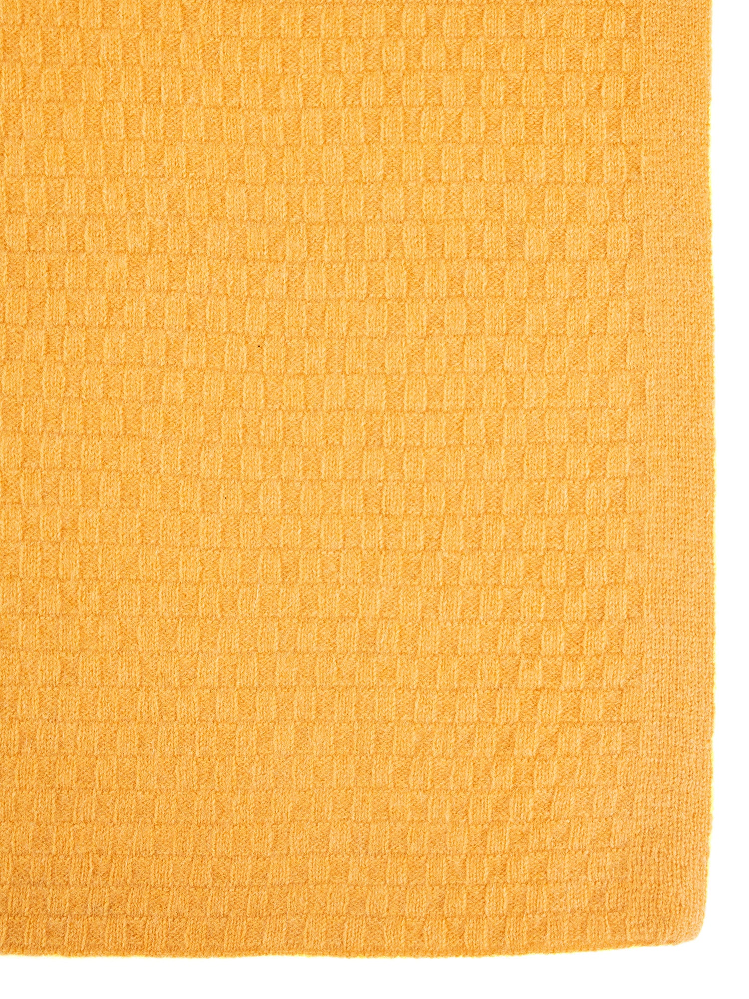 Detail des orangefarbenen SYLT Schals mit leuchtender Cashmere-Oberfläche#Farbe_orange